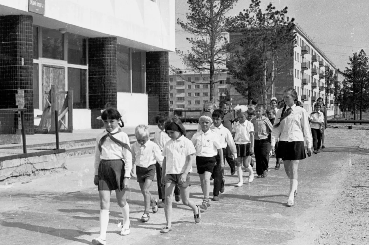 #ИсторияГородаН . В День учителя вспоминаем тех, кто стоял у истоков надымского образов...