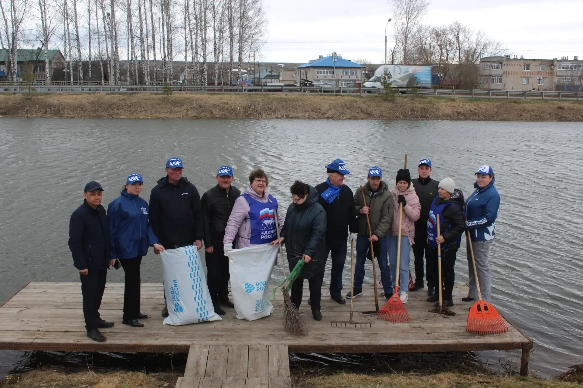 В Нижегородской области активисты «Единой России» вместе с депутатами проводят субботники на обществ