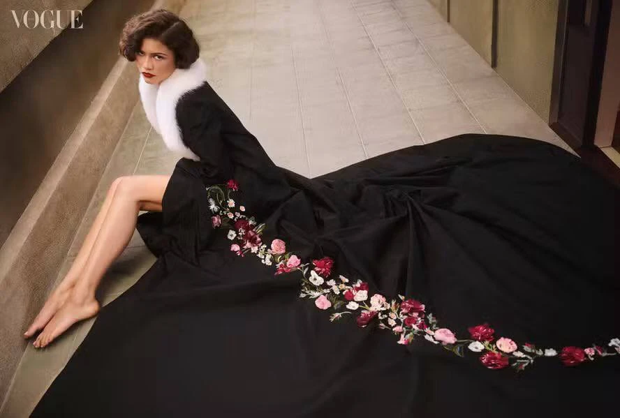 😍 Зендея в съемке для Vogue Brasil  На Met Gala не пошла, но возможность помодничать не упустила.  🎧