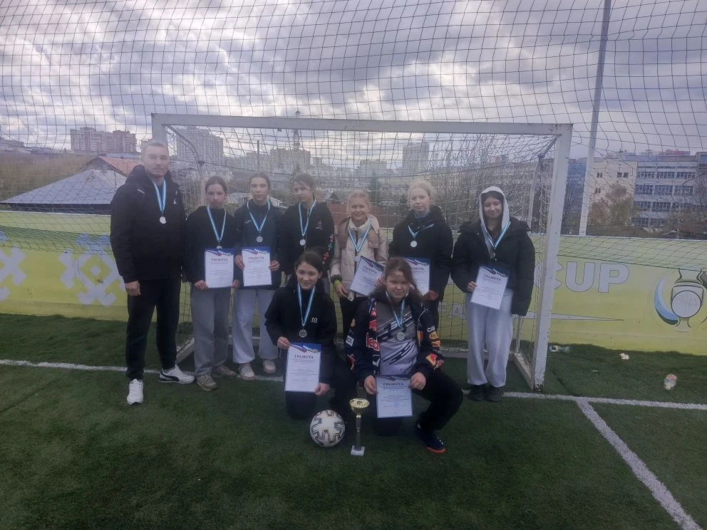🏆 Спортивные достижения  ⚽ Команды мальчиков и девочек Лицея № 107 достойно представили школу на рай