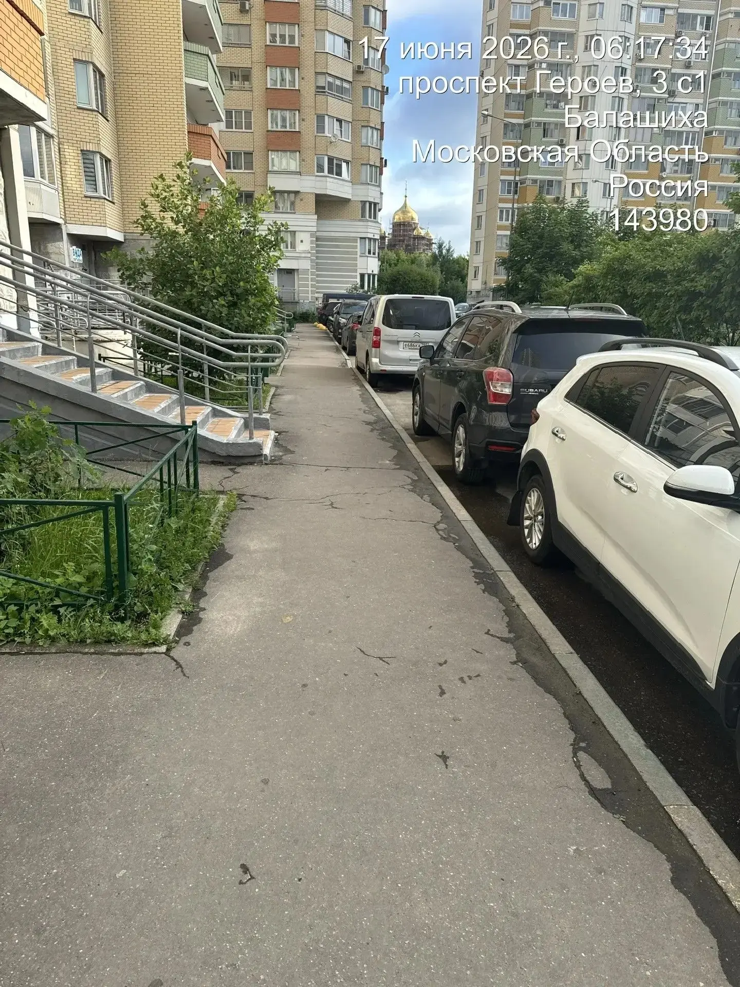 Проводится ежедневная уборка дворовых территорий

#уборкатерритории #управляющаякомпания #многокварт
