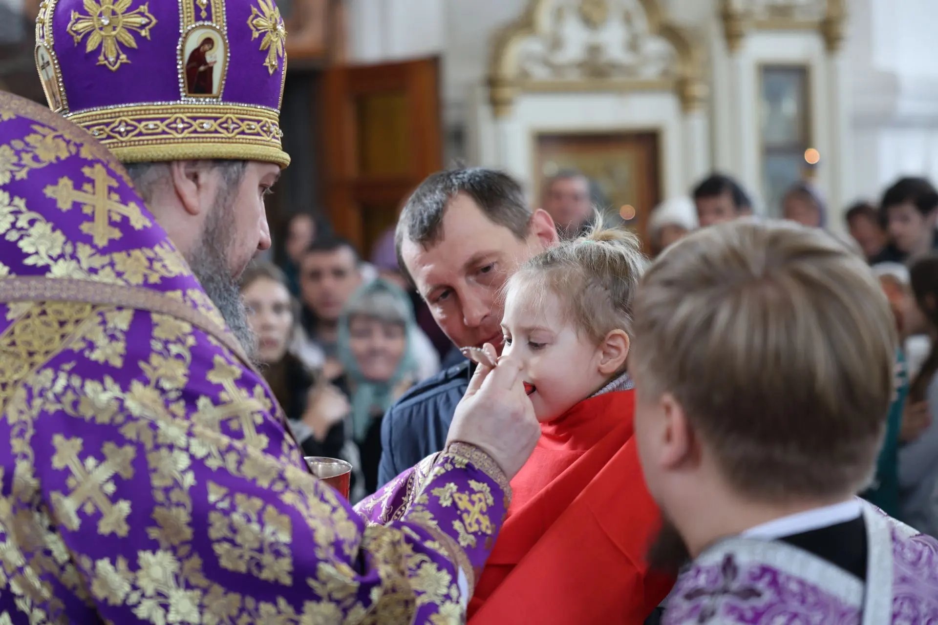 Епископ Варфоломей совершил Божественную литургию в Преображенском кафедральном соборе ...