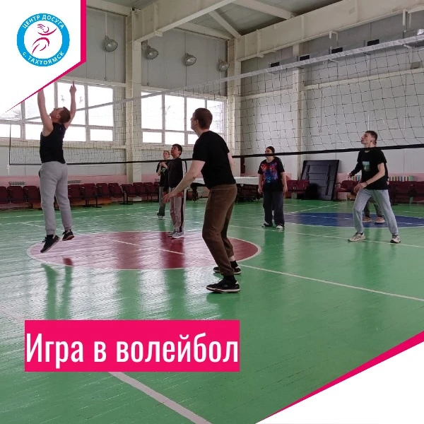 Игра в волейбол прошла среди населения села. 🏐
