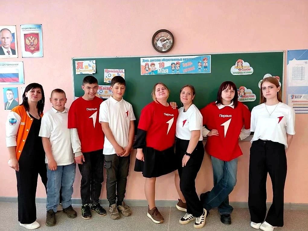 ВСЕРОССИЙСКАЯ АКЦИЯ "ВМЕСТЕ В БУДУЩЕЕ": КВИЗ-ИГРА "НАСЛЕДНИКИ ПИОНЕРИИ"
🗓18 мая учащиеся 8 класса п