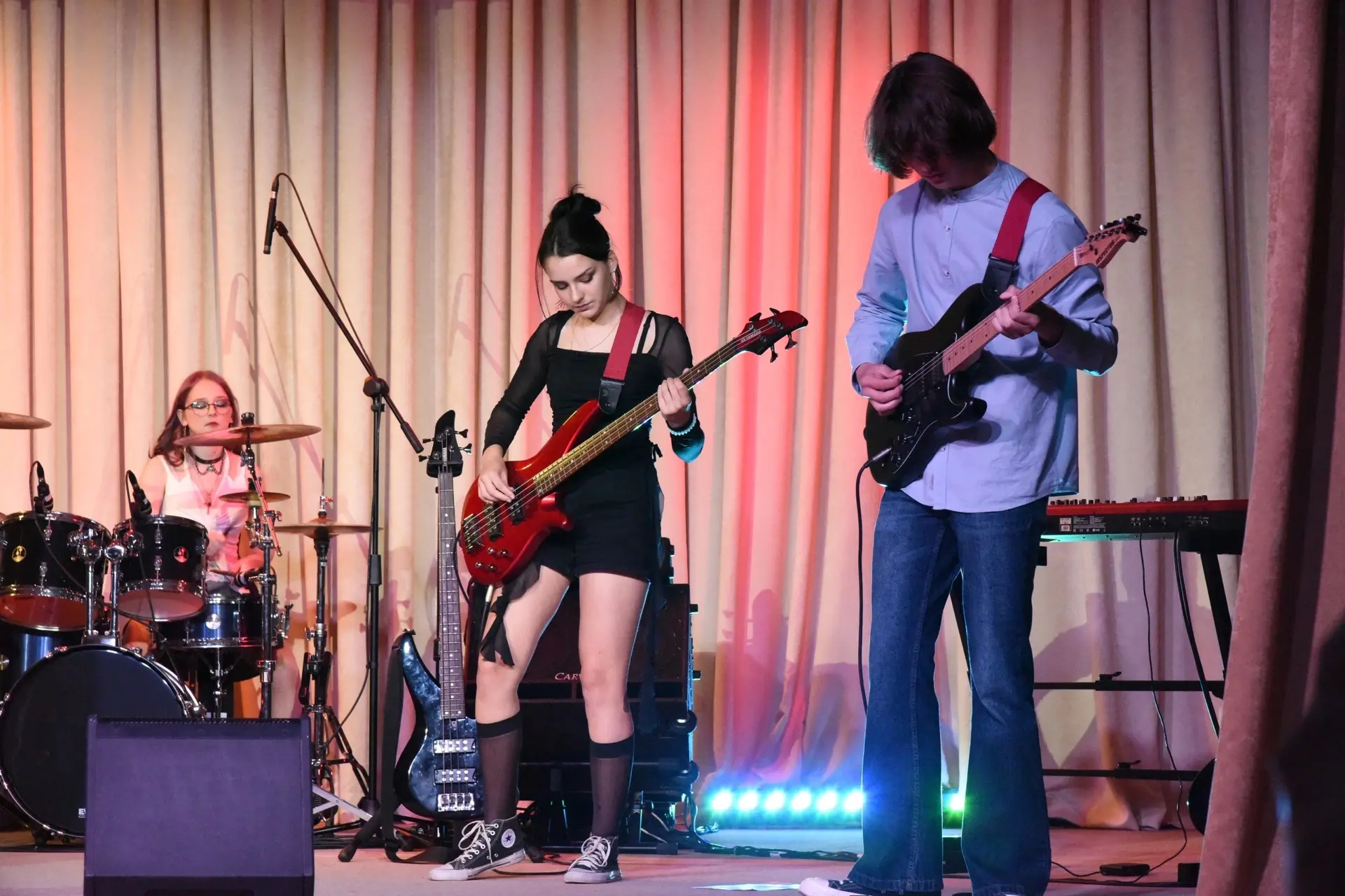 Вчера во Дворце культуры и спорта прошел настоящий праздник рока🎸

Инструментальная студия «Рок-мас