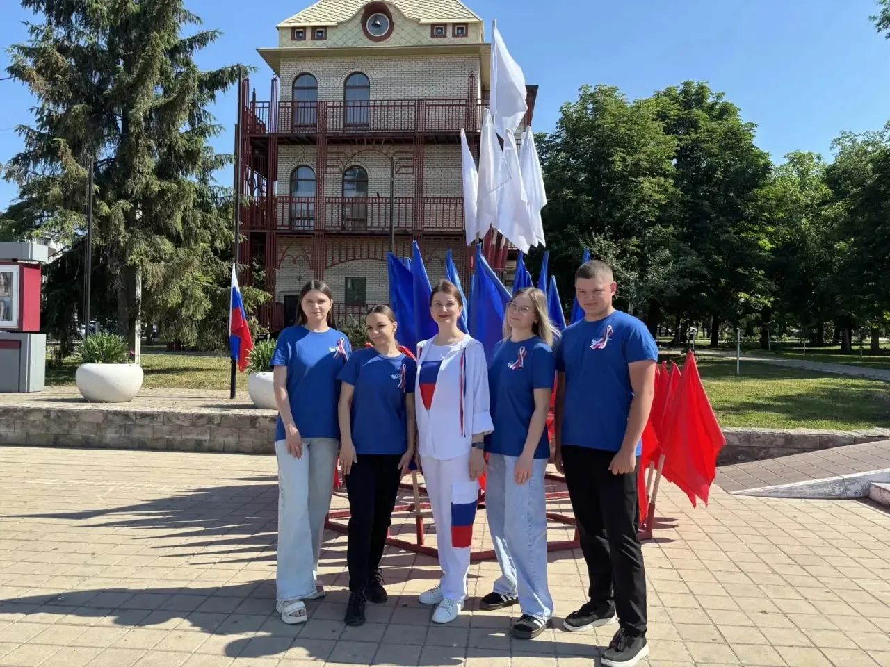 🇷🇺 Акция «Российский триколор»

Сотрудники Центра культурного развития провели патриотическую акци