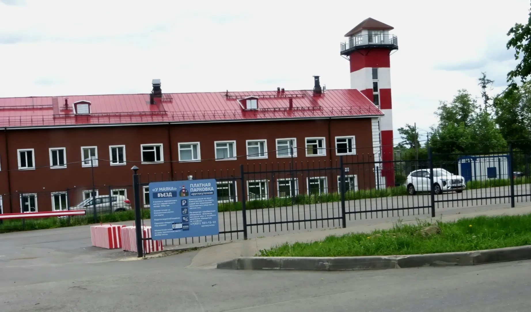 Пустующая стоянка вместо популярной бани: в Новгороде обсуждают судьбу городских объектов