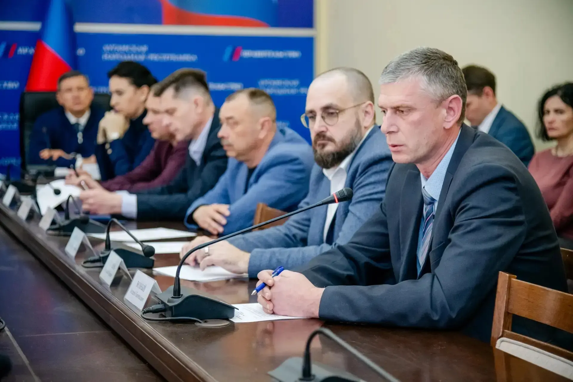 Обсудили меры по ускорению темпов жилищного строительства с застройщиками и представителями регионал