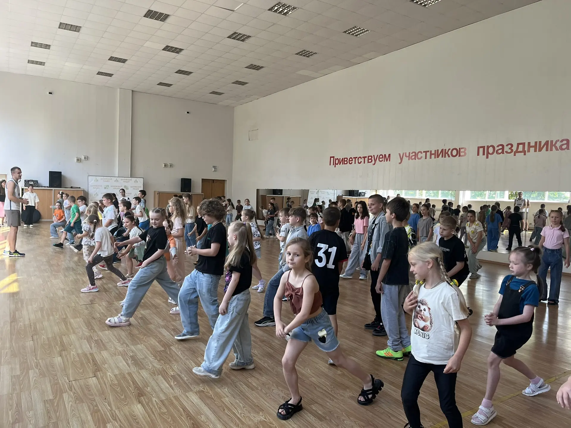 Сегодняшний день в нашем школьном лагере был наполнен событиями, которые зарядили ребят...