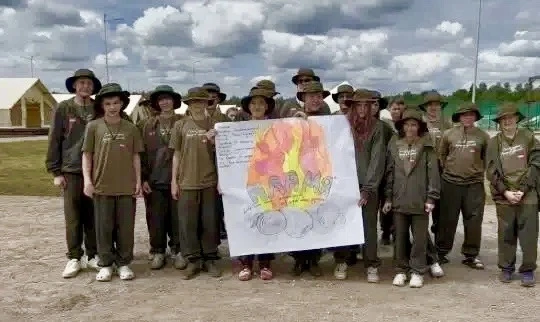 🏕 Каникулы без экранов и с настоящими открытиями

⛺ Обучающиеся разных классов корпуса 5 (ул. Бесту