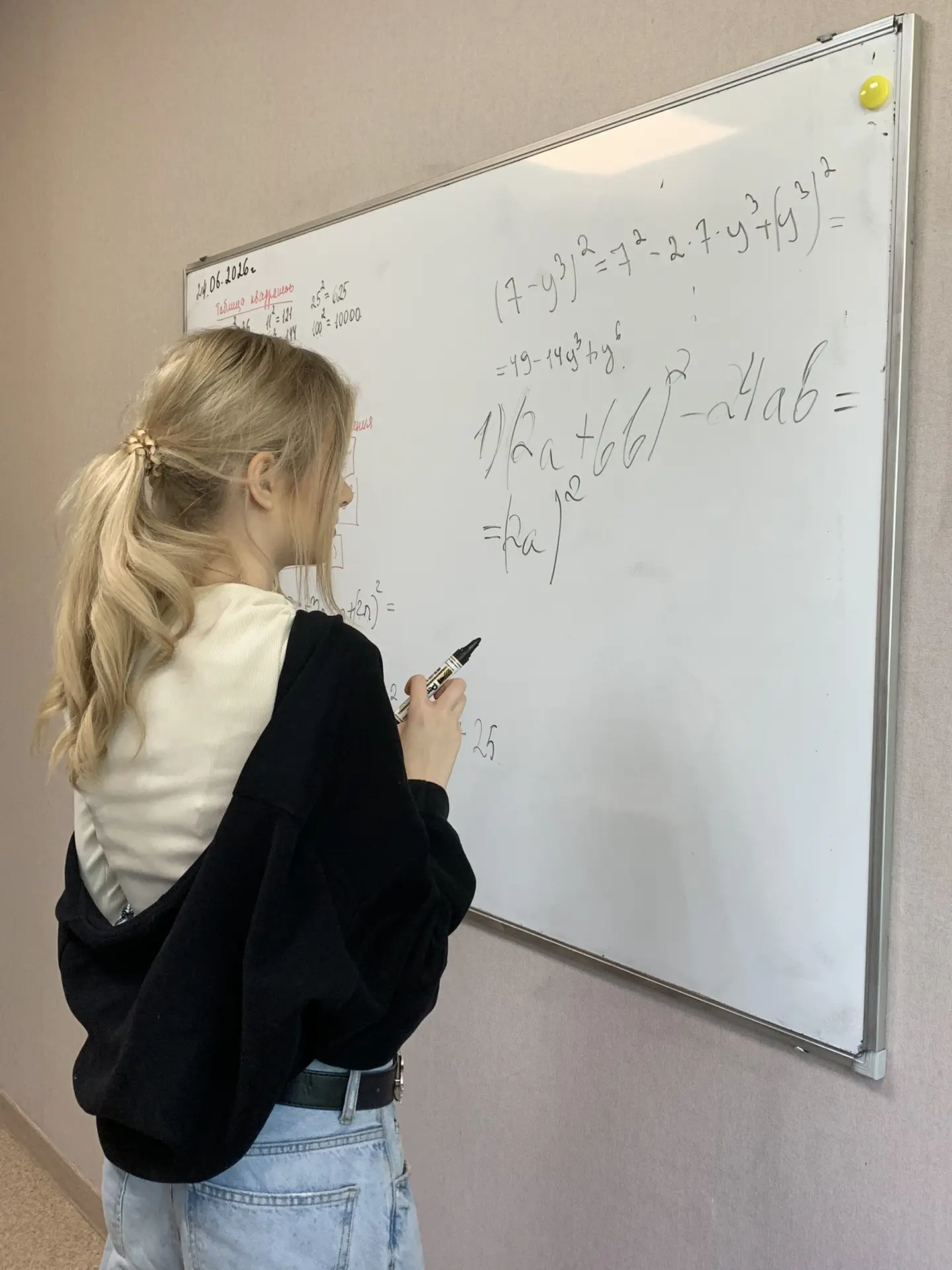 А зачем думать самой, если можно спросить Алису?