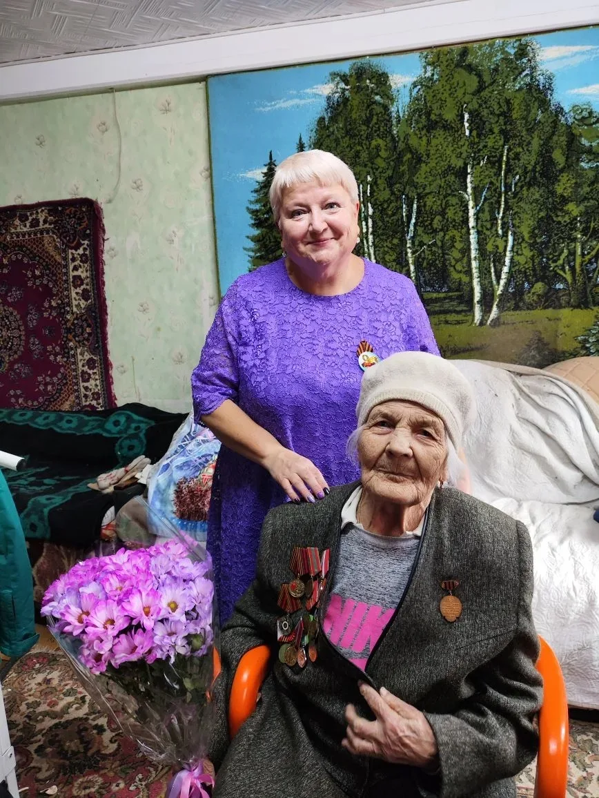💞В преддверии 9 Мая в Ленском филиале Теплоэнергосервиса поздравили ветеранов, тружени...