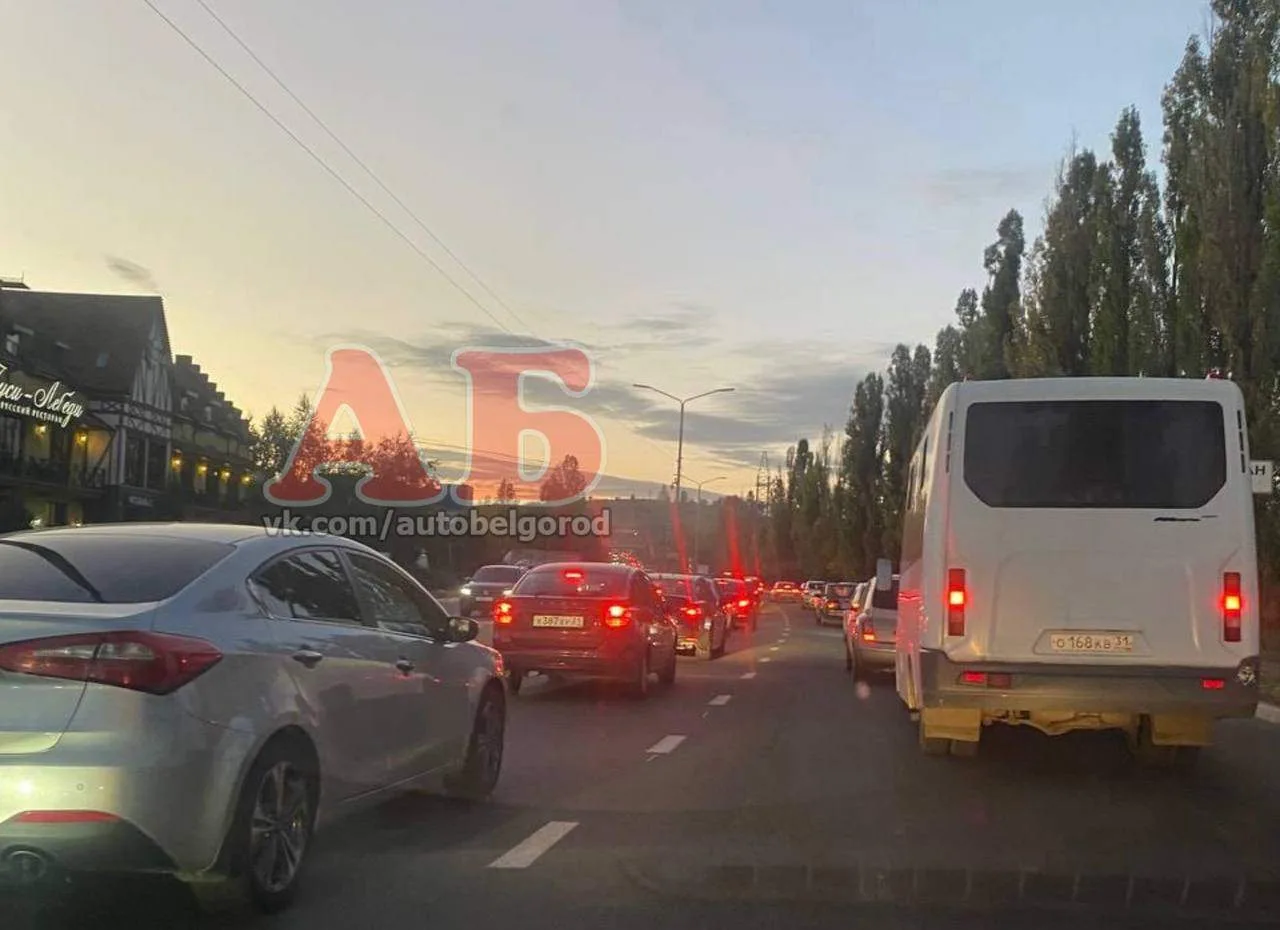 ДТП на кольце авторынка. Пробка от «Черной утки».