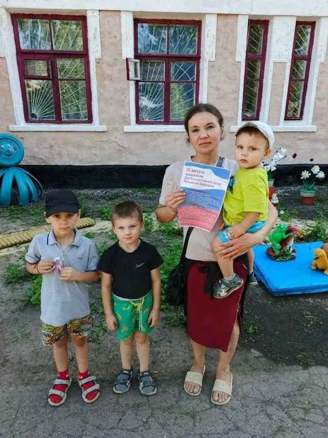 Воспитанники подготовительной группы «Непоседы» вместе со своими родителями приняли уча...