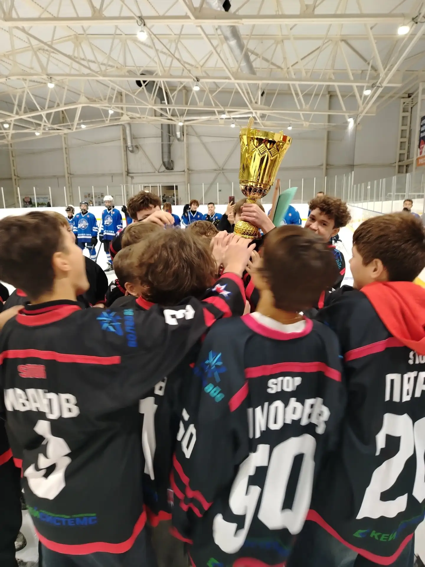 🏒 В Мамадыше юные хоккеисты разыграли медали турнира ко Дню Татарстана