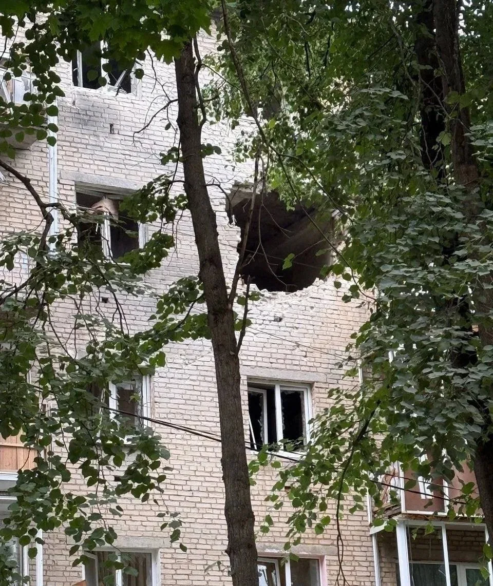 ⚡️ВСУ ударили по жилому дому в Тульской области. 

Дрон попал в многоквартирный дом в Щекино. Все жи