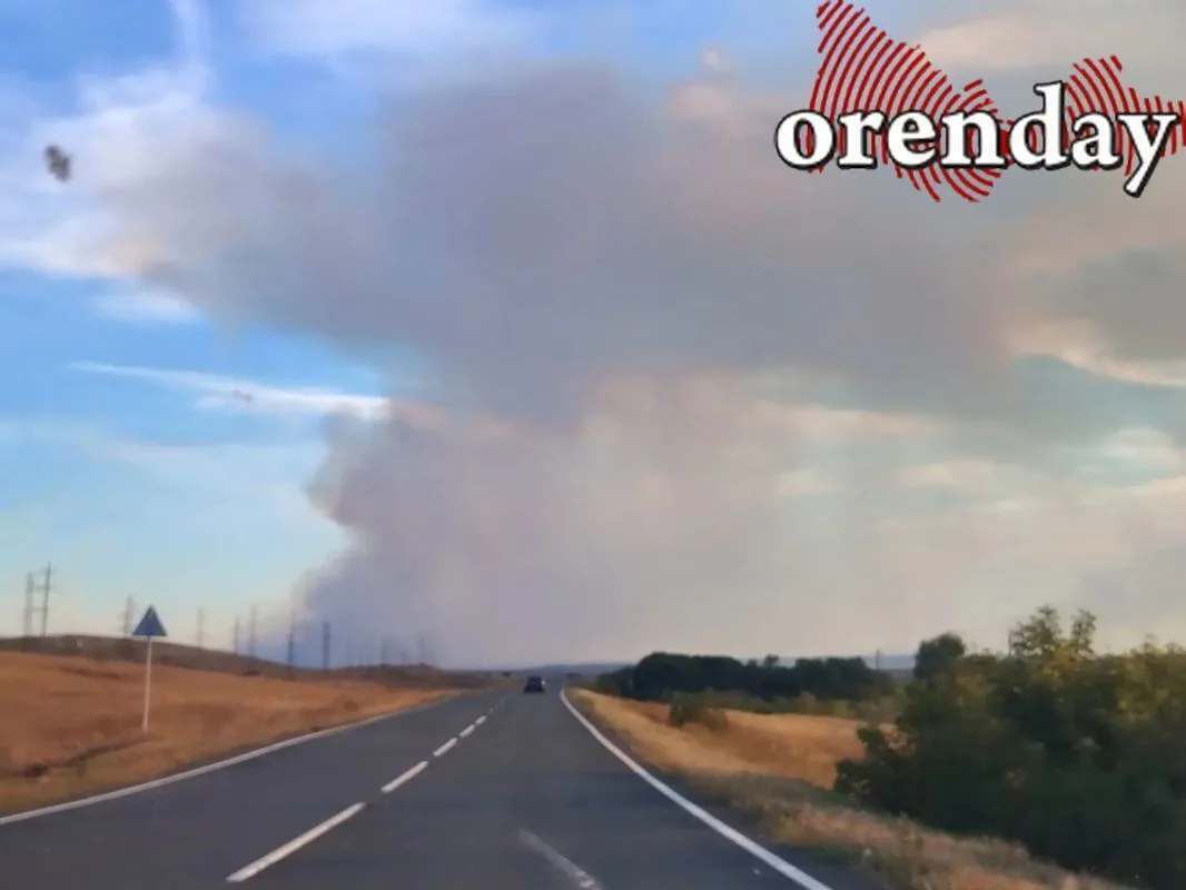 ИЛ-76 сбросил первые 42 тонны воды на пожаре в Беляевском районе Оренбуржья
