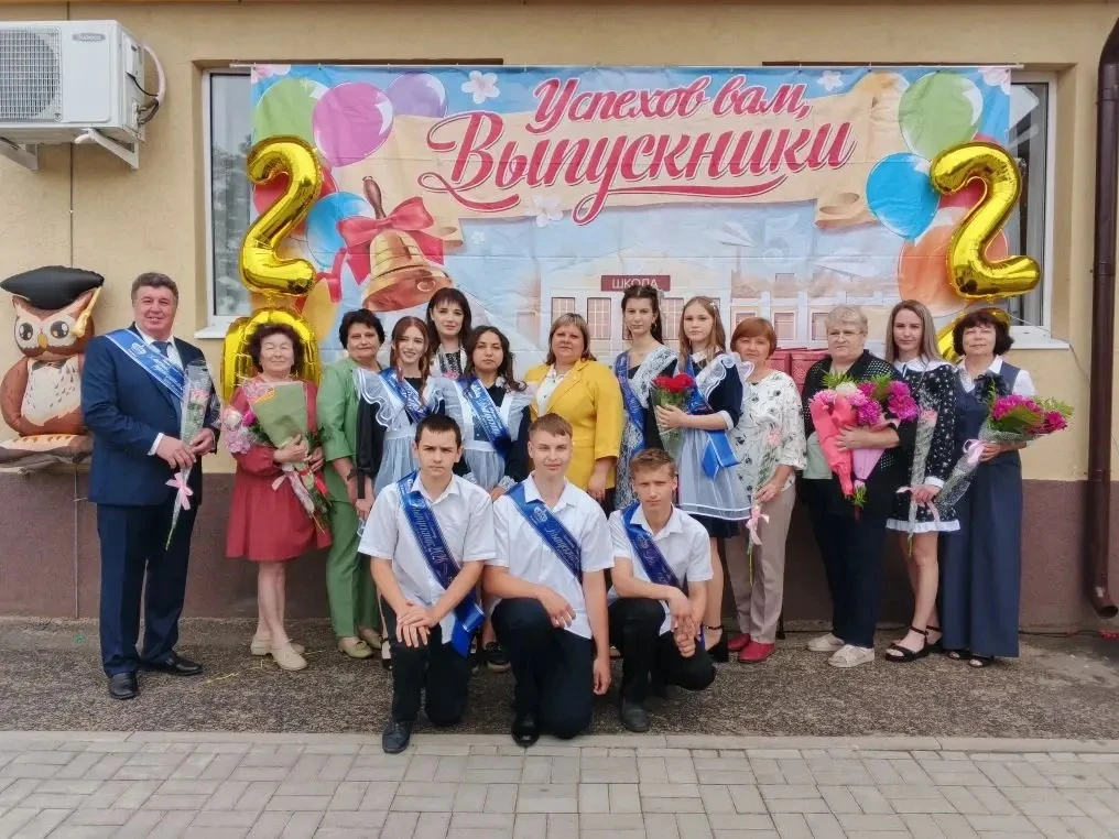 🇷🇺 Девятый класс — это не просто окончание этапа. Это время первых серьезных решений,...