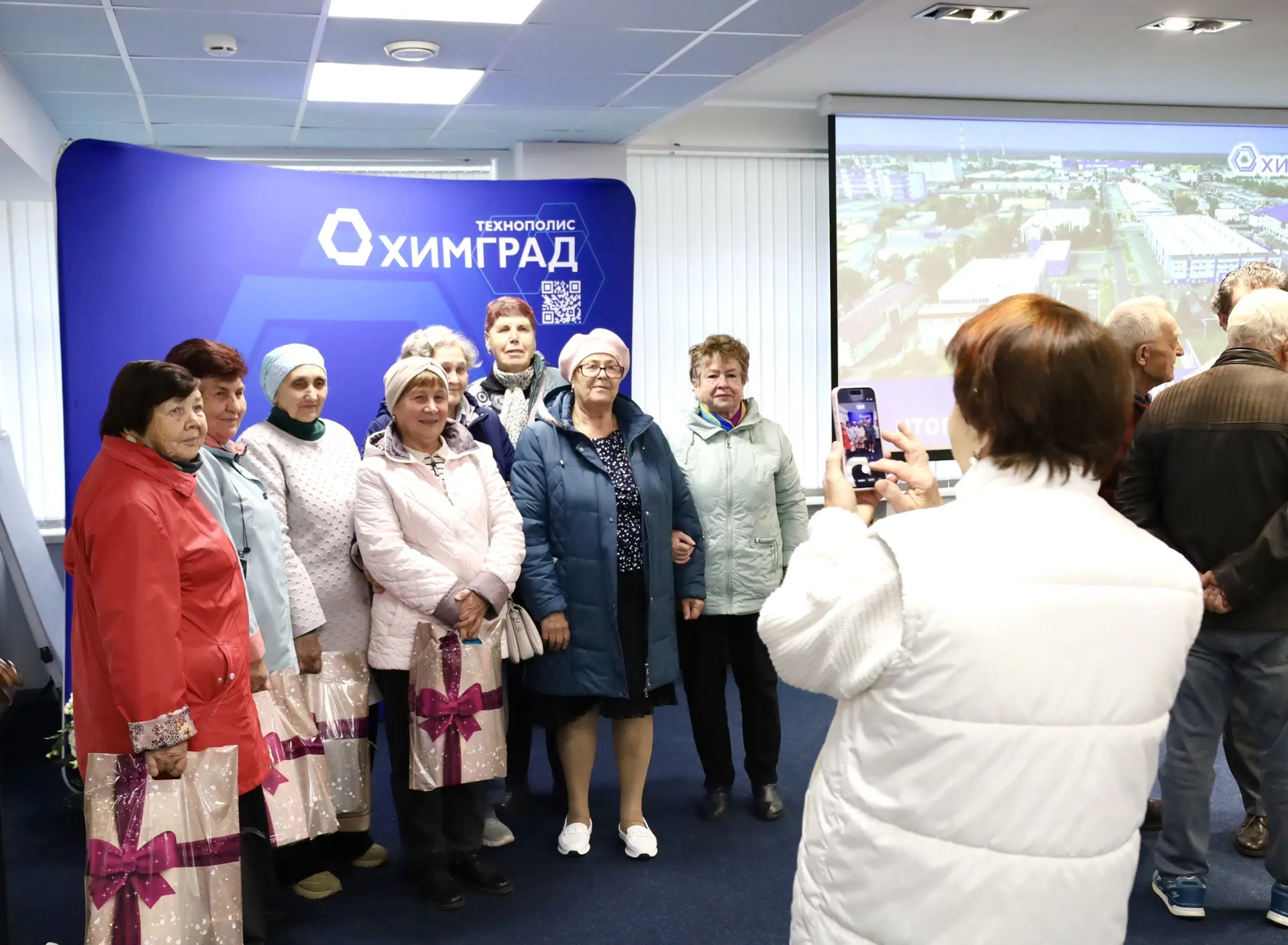 В Технополисе «Химград» поздравили с Днём пожилых людей 💐
