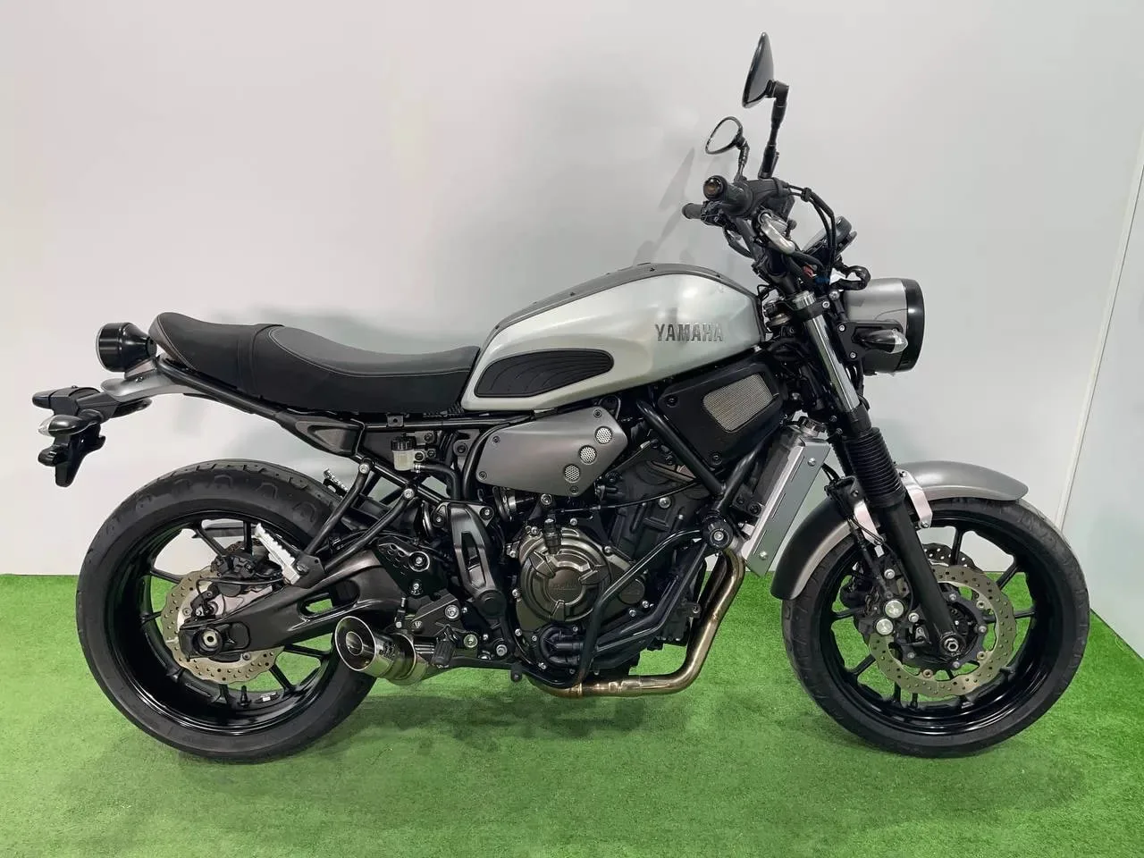YAMAHA XSR700 в наличии во Владивостоке  Характеристики:  - 2017 год - объем 700 см3 - Аукцион BDS -