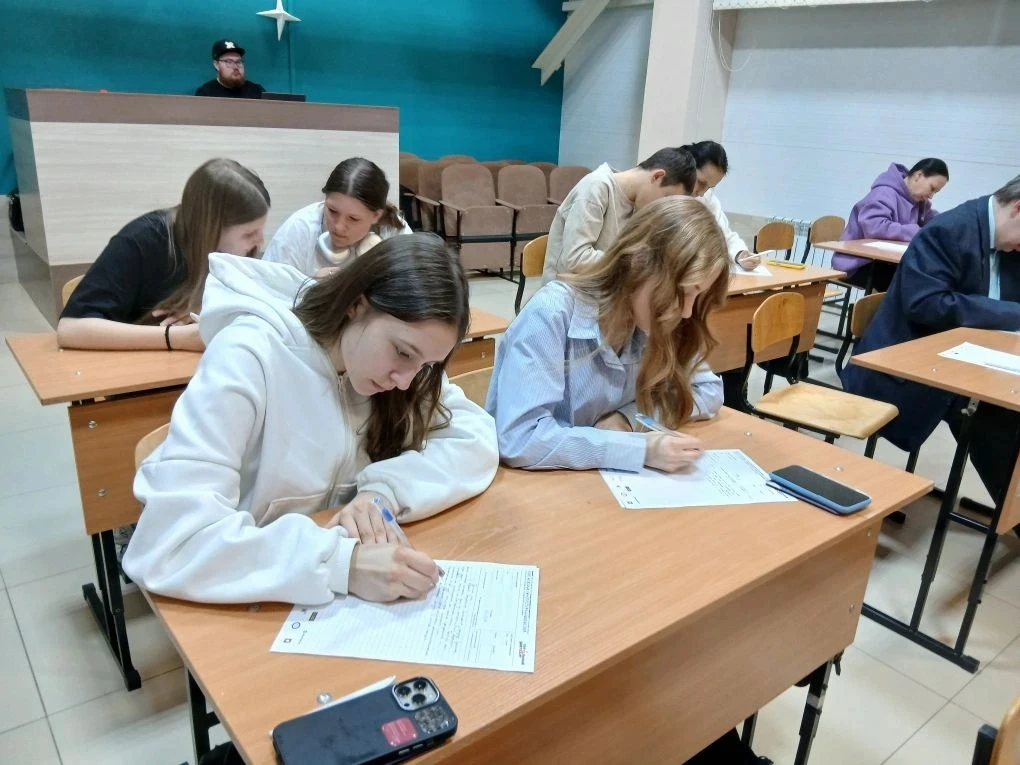 Около 130 бердчан написали Тотальный диктант  Диктант состоялся 18 апреля одновременно с другими р