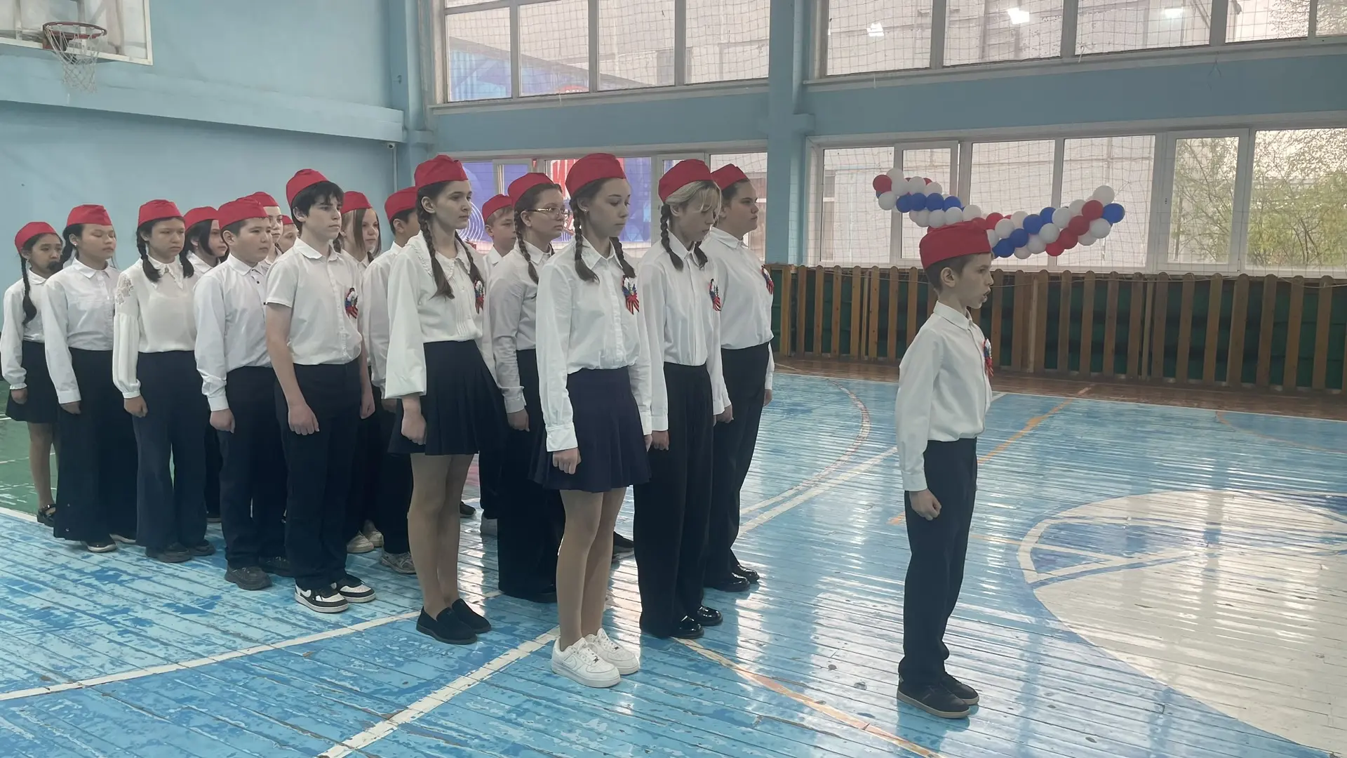 🎉 Смотр строя и песни "Аты-баты" в 5 классах 🎉  Дорогие ученики, учителя и родители!  Сегодня в наше