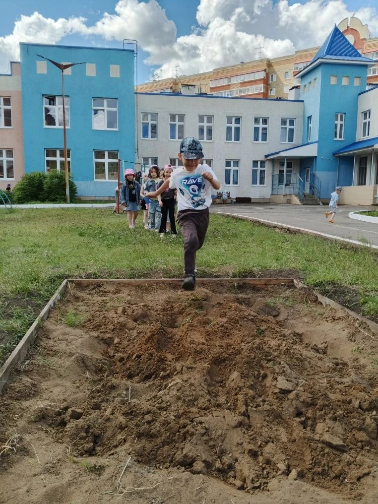 В детском саду часто происходят события, которые на первый взгляд кажутся обычными игра...