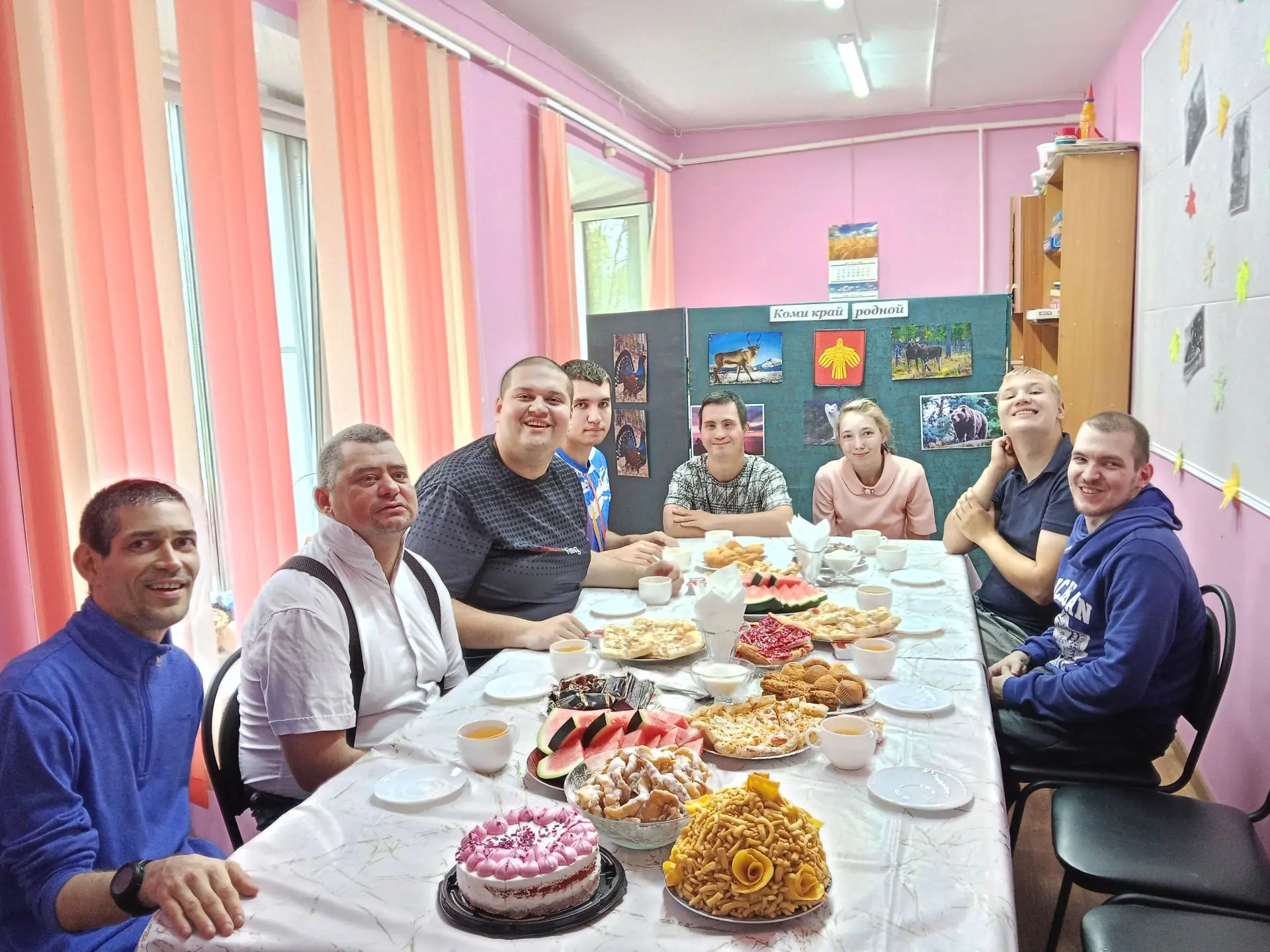 С днем рождения, Алия, Тимур и Глеб! Пусть ваша жизнь будет такой же яркой, сладкой и д...