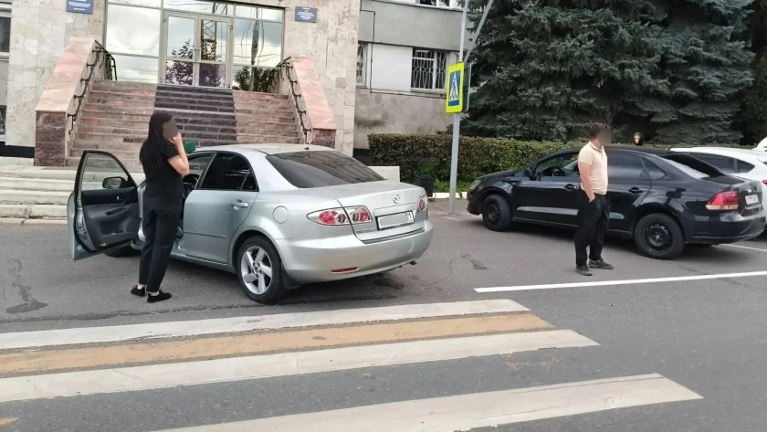 В Чебоксарах несколько водителей побросали авто у крыльца здания ГАИ и получили штрафы:...
