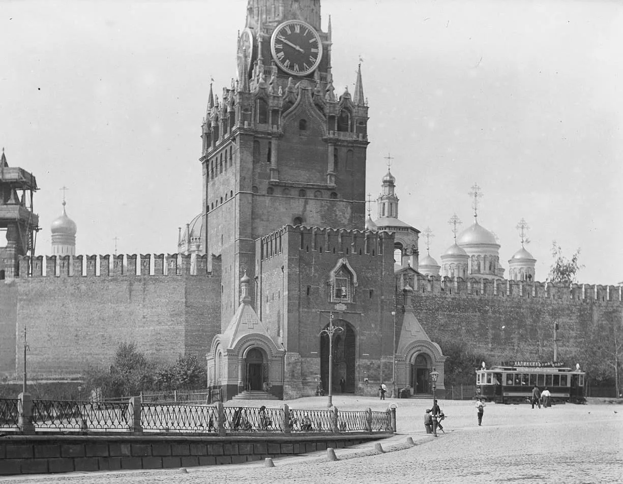 🤫 Легенды Москвы: Наполеон и Спасские ворота