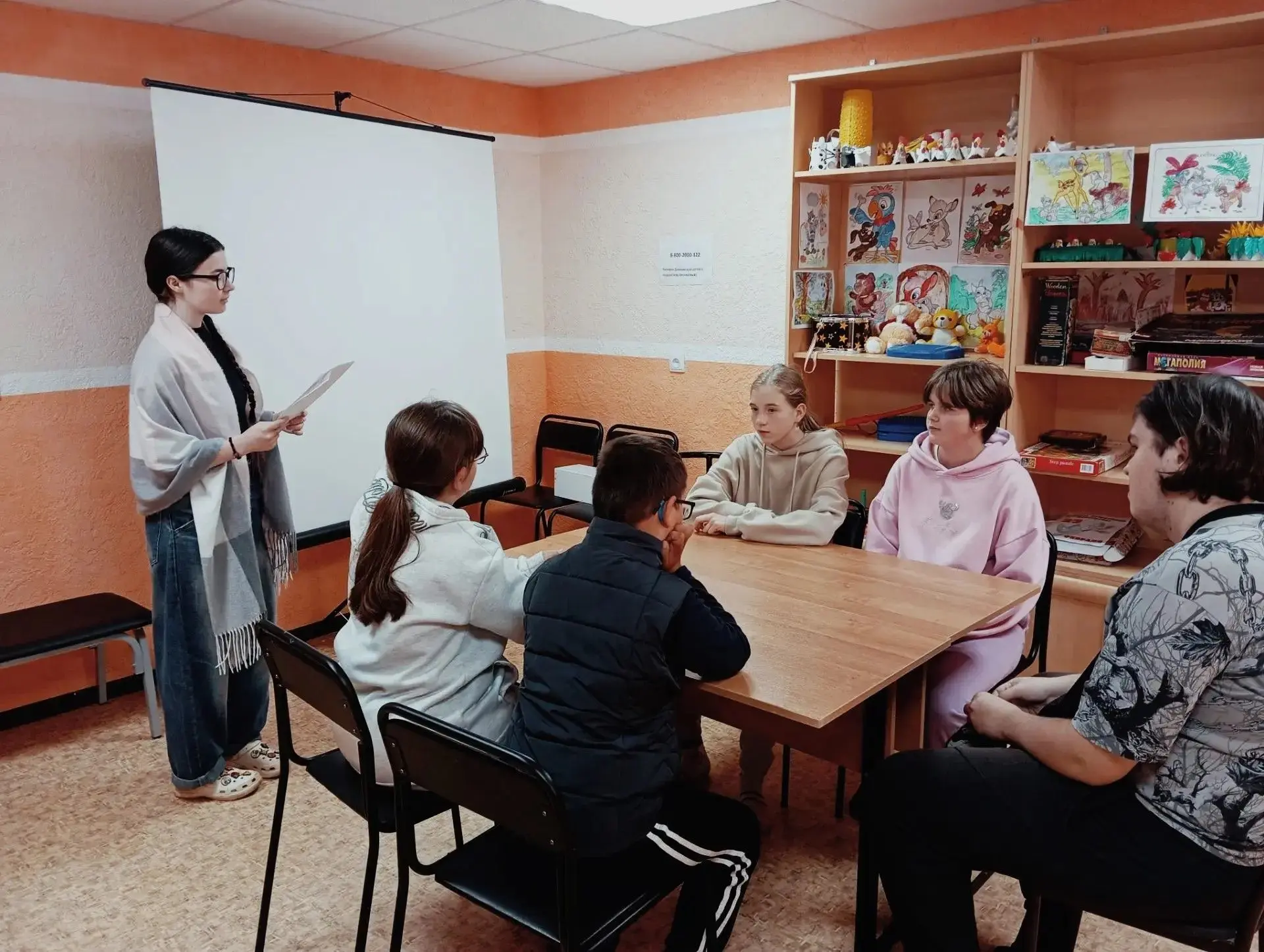 В детском клубе «Огонек» Бокситогорского центра дополнительного образования в рамках ре...