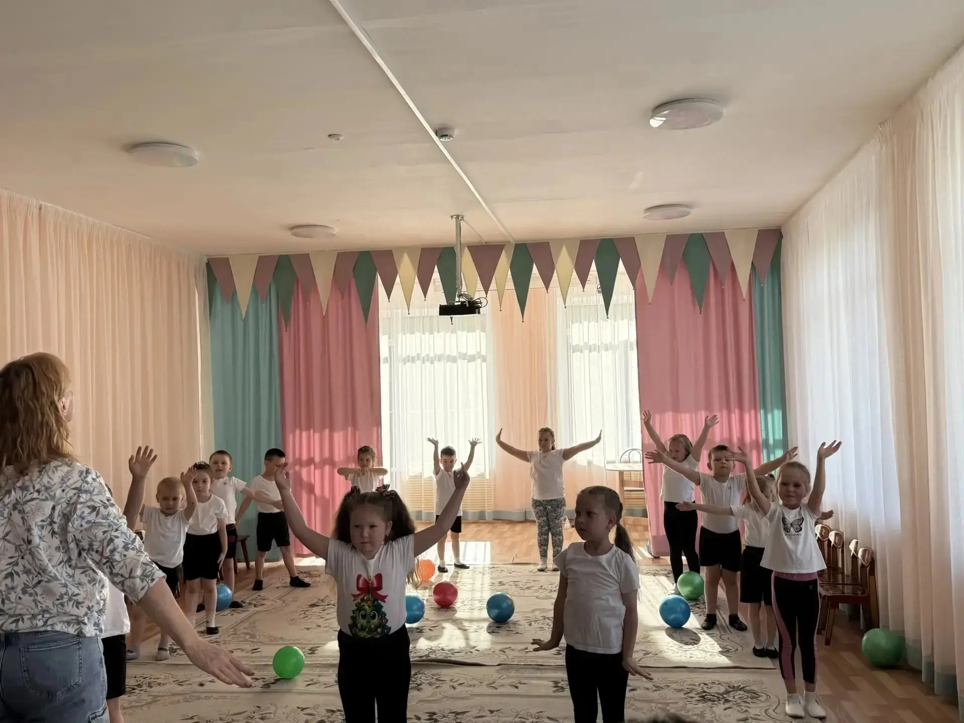 🎉 **Открытые занятия по ритмике** кружка *«Ритмическая мозаика»* под руководством **Елены Вячеславо
