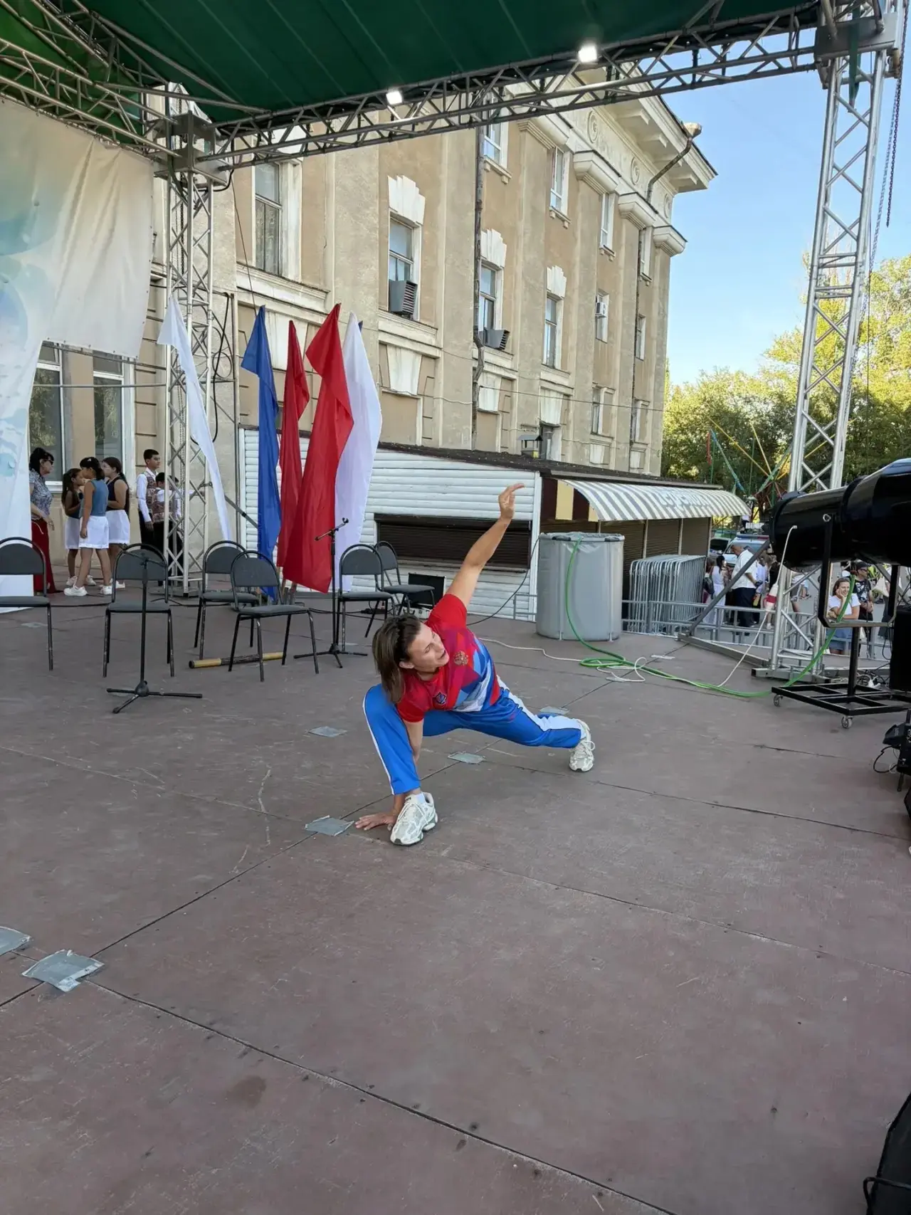 🎒🚦 ДК «ВГС» поздравляет всех с Днём знаний!