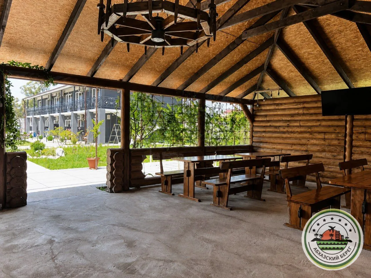 "КИАРАЗ РЕЗОРТ" гостевой комплекс с бассейном  📍 Цандрипш, ул. Киараз, 3-й переулок, 12 🏖 7 минут до
