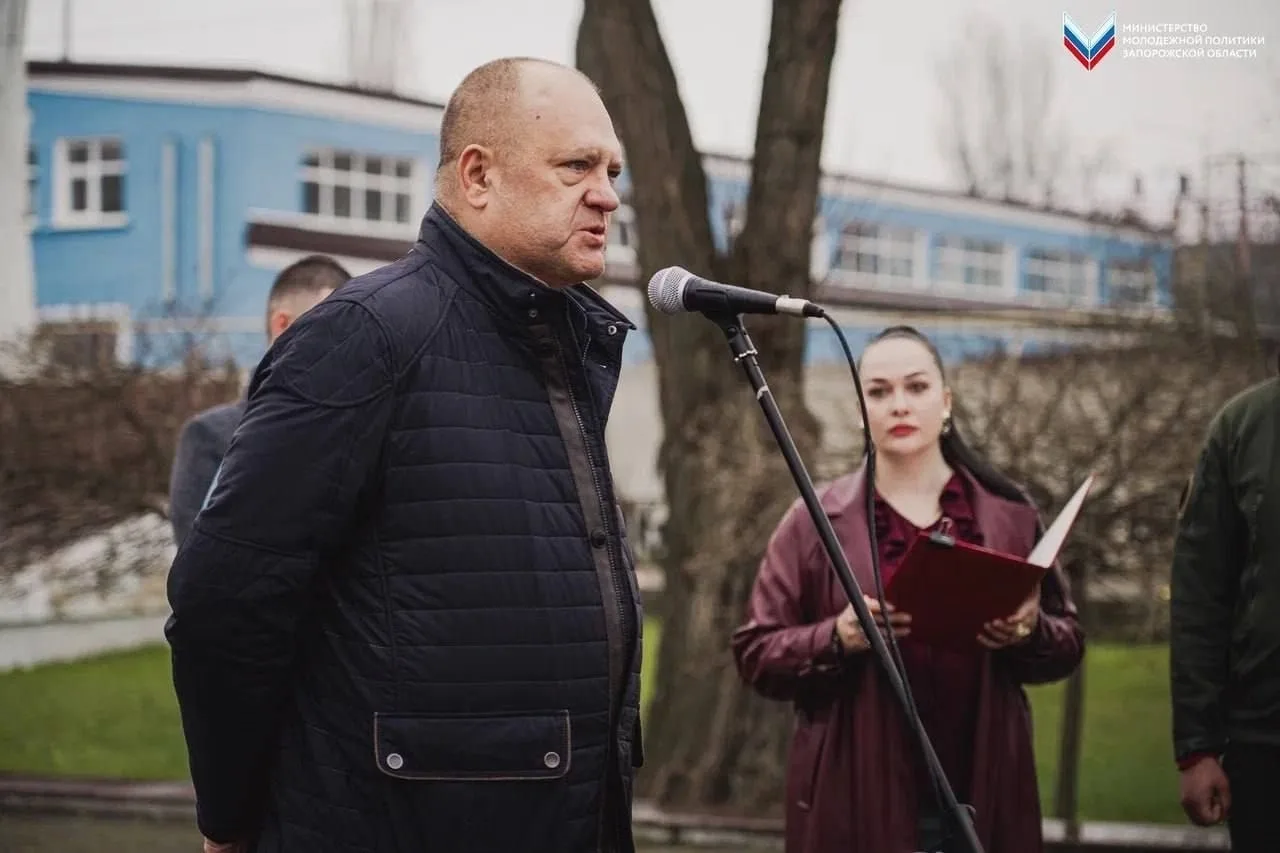 Память, объединяющая времена 🕊️🕊  Волонтёры Победы Запорожской области приняли участие в торжественн