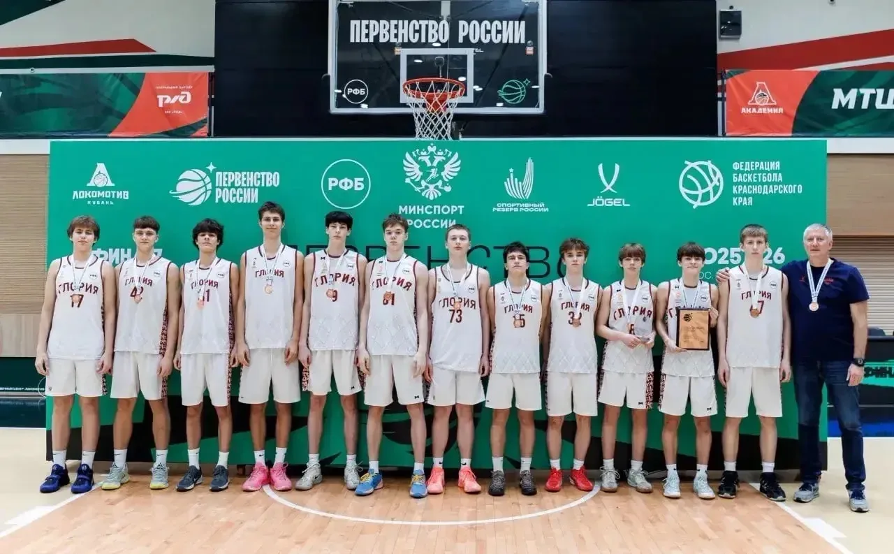 Чемпионы России 🏆  🏀 Наши спортсмены из 9 класса «С» и 10 класса «Б» привезли две медали с Первенств