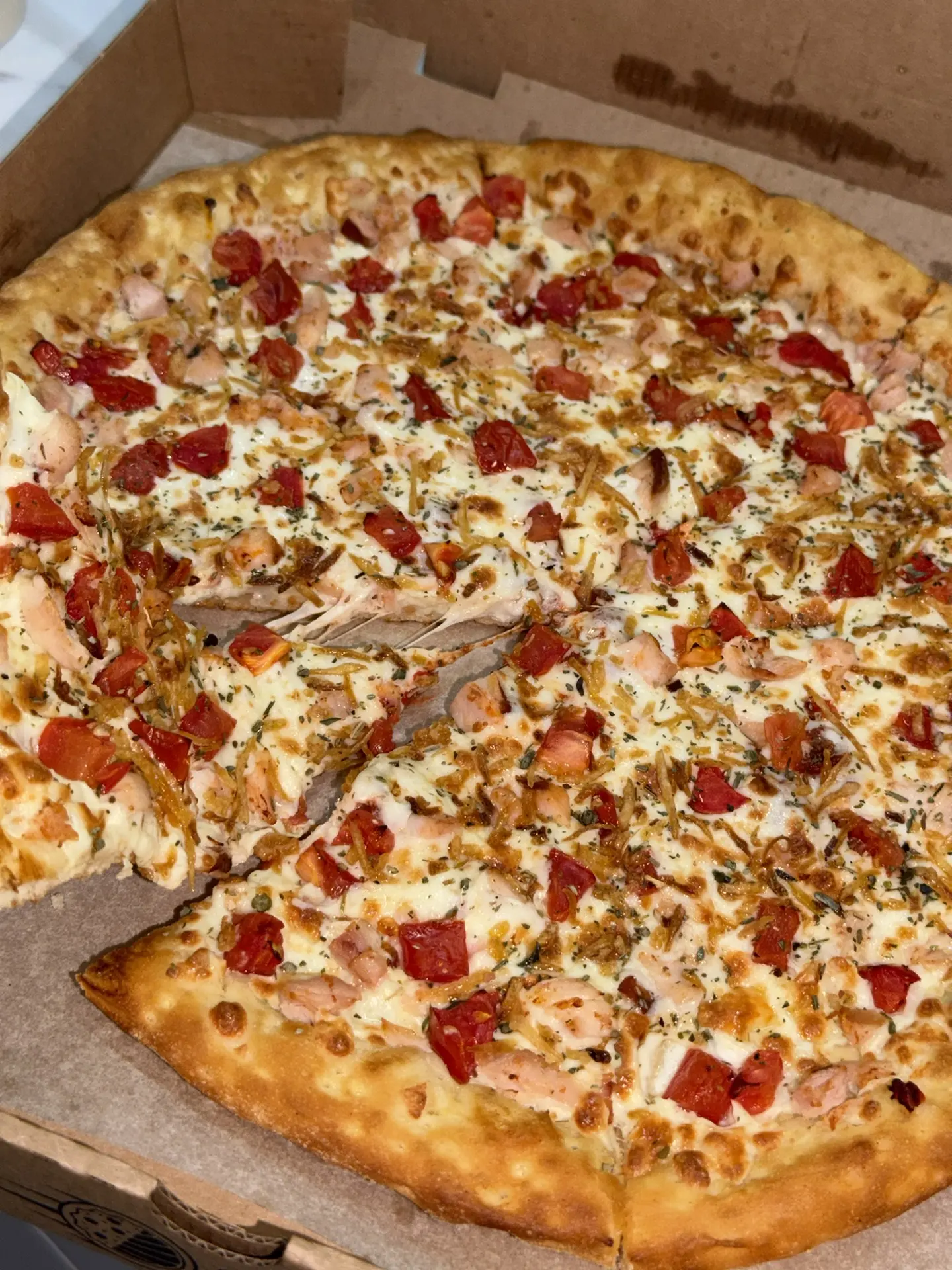 Начну, пожалуй, с показа наших шикарных пицц 🍕