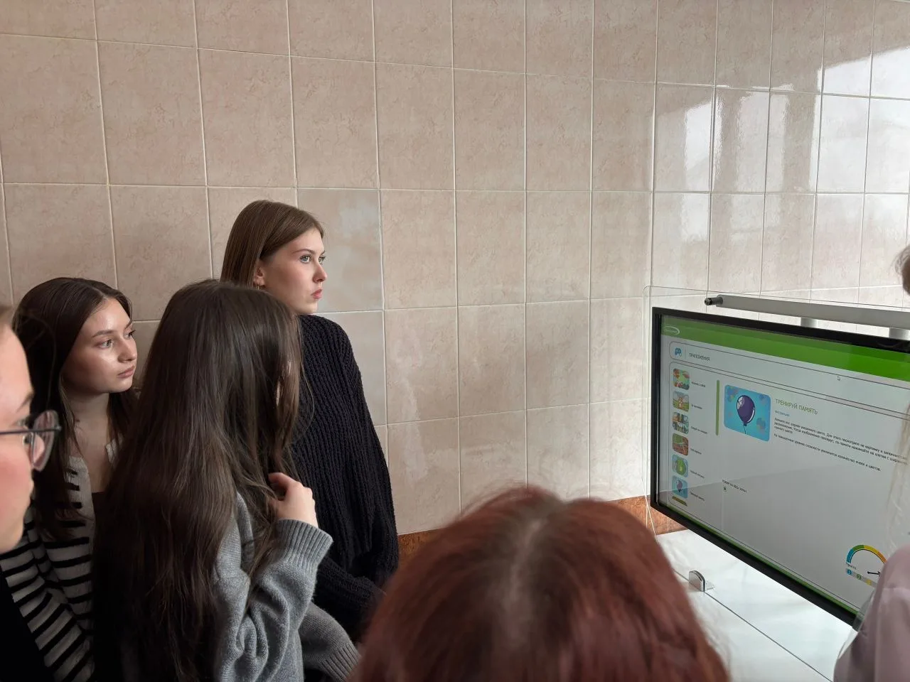 🔬 Заглянули в мир восстановления: 11-й класс в Урайской окружной больнице медицинской реабилитации  