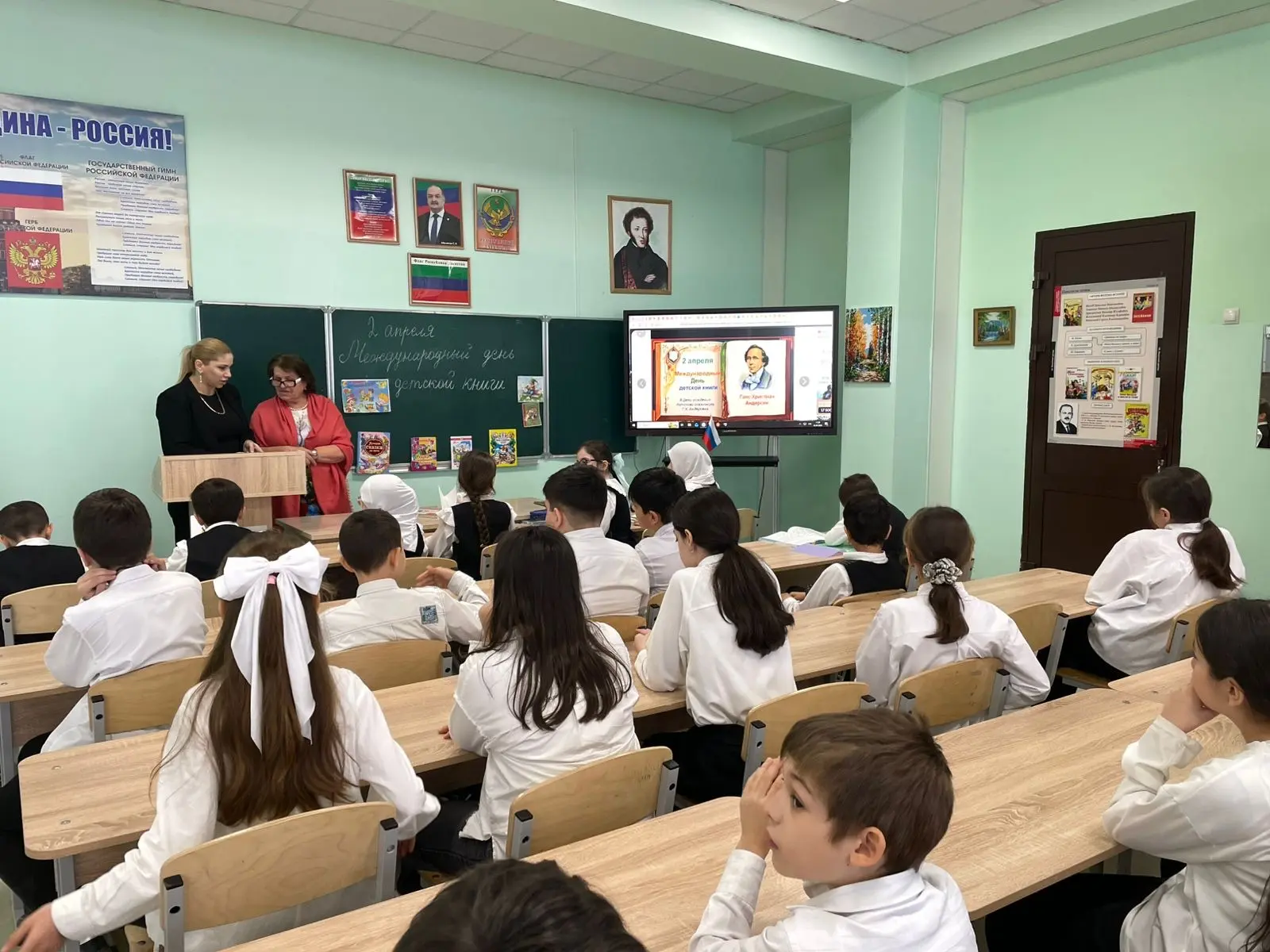 2 апреля в нашей школе состоялось мероприятие, посвящённое Международному дню книги. Организатором в