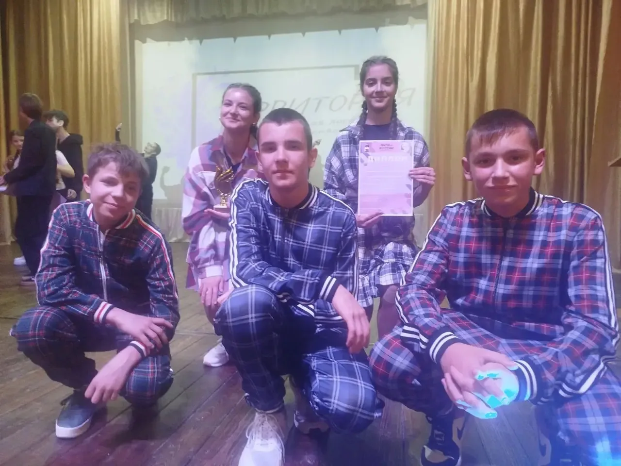 Команда КВН «ДВОРяне» (Славск) стала обладателем лучшей шутки полуфинала областной лиги...
