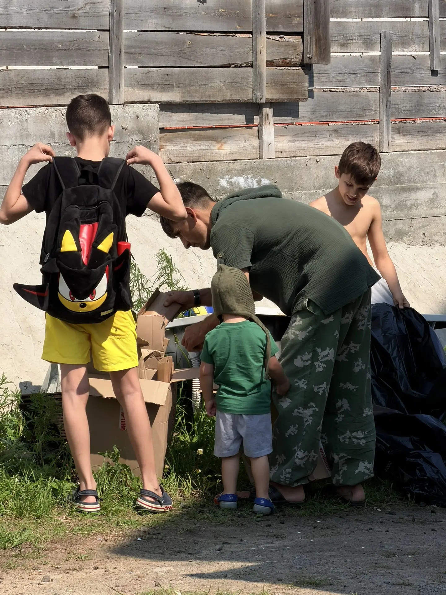 У нас дома сейчас полнейшая тишина. Богдана в лагере, Гриша на учебе, средние парни на ...