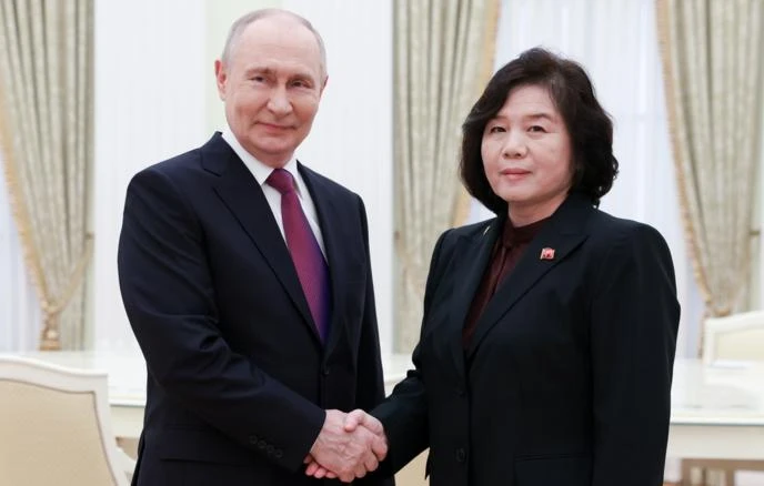 Путин встретился с главой МИД КНДР: стратегическое партнёрство укрепляется

В Кремле состоялась встр