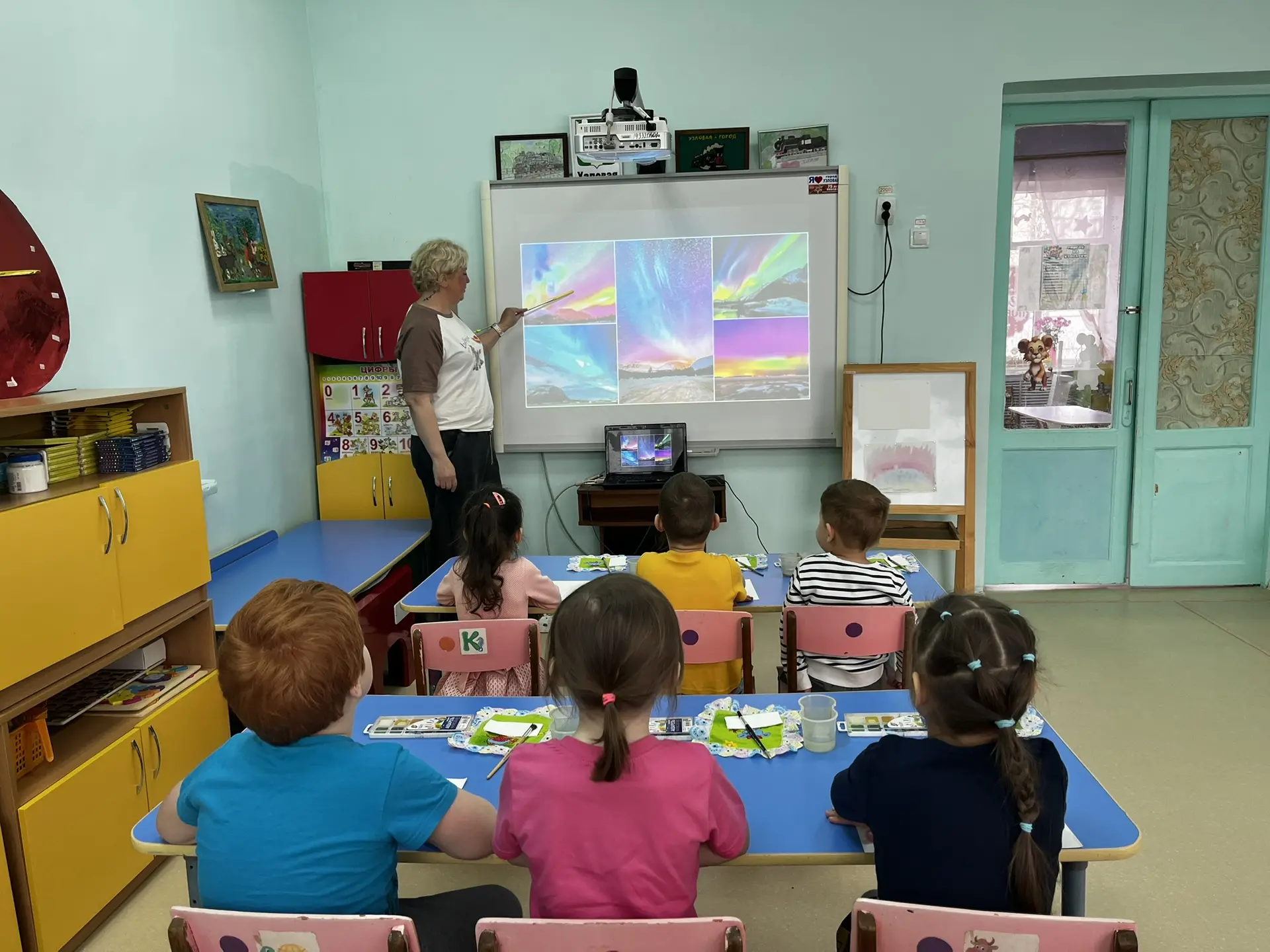 В рамках Года единства народов России в старшей разновозрастной группе прошла творческа...