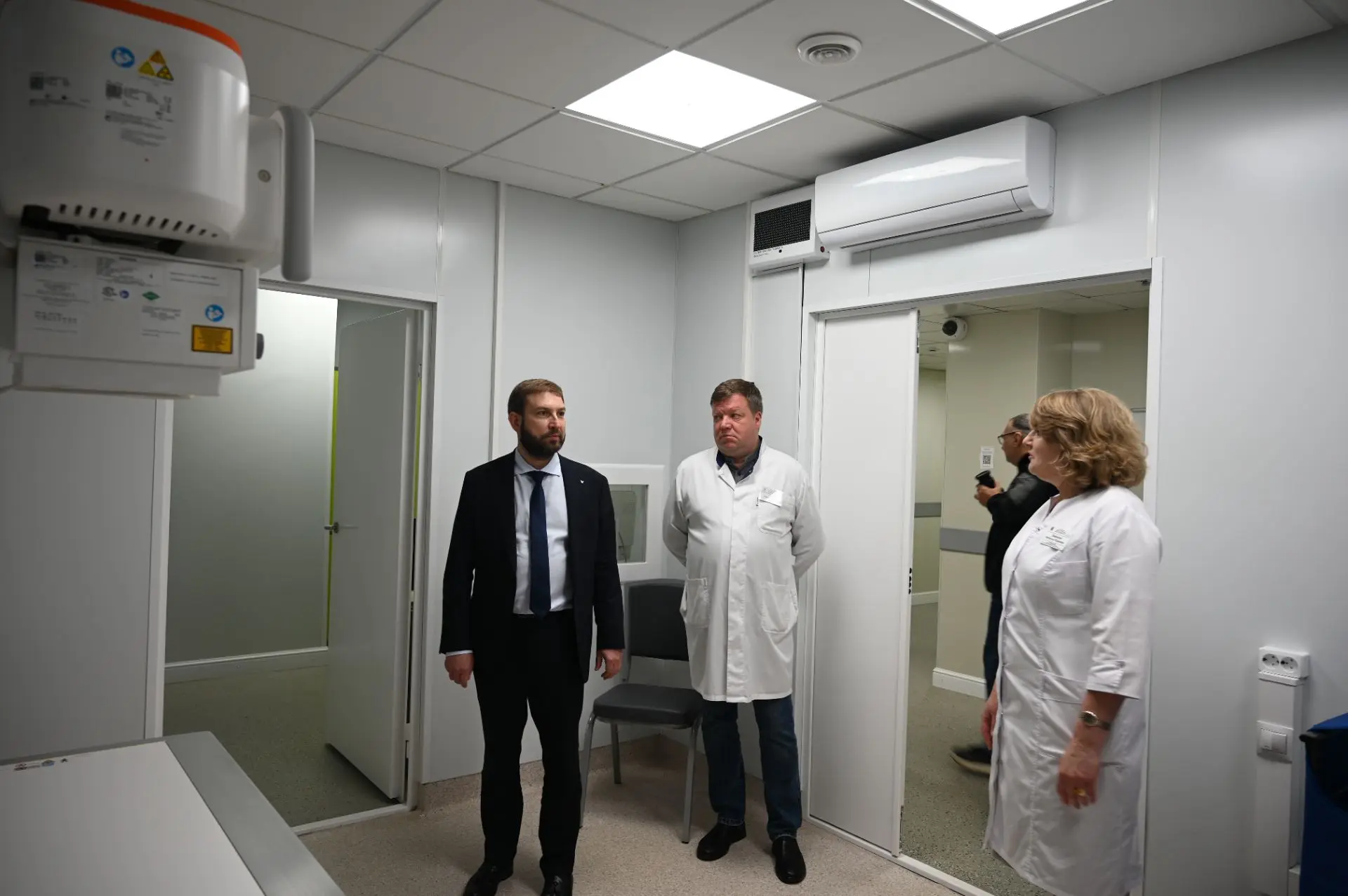 В преддверии Дня медицинского работника глава администрации Петроградского района Дмитрий Ваньчков п