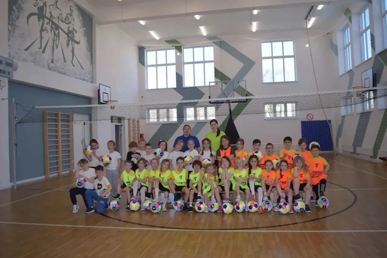 ⭐ Звёздочки футбола — в гостях у школы! ⚽  Сегодня на базе МАОУ СОШ №1 г. Светлогорска в рамках прое