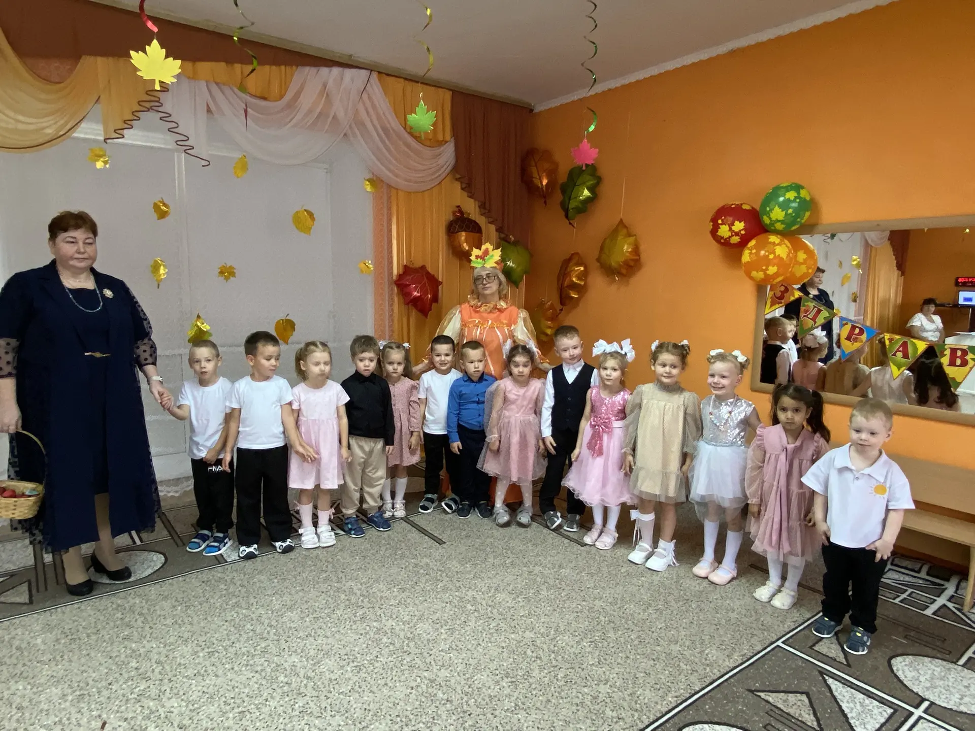 🍂🍁Хотя на улице пасмурно и дождливо, в нашем музыкальном зале царила по-настоящему со...