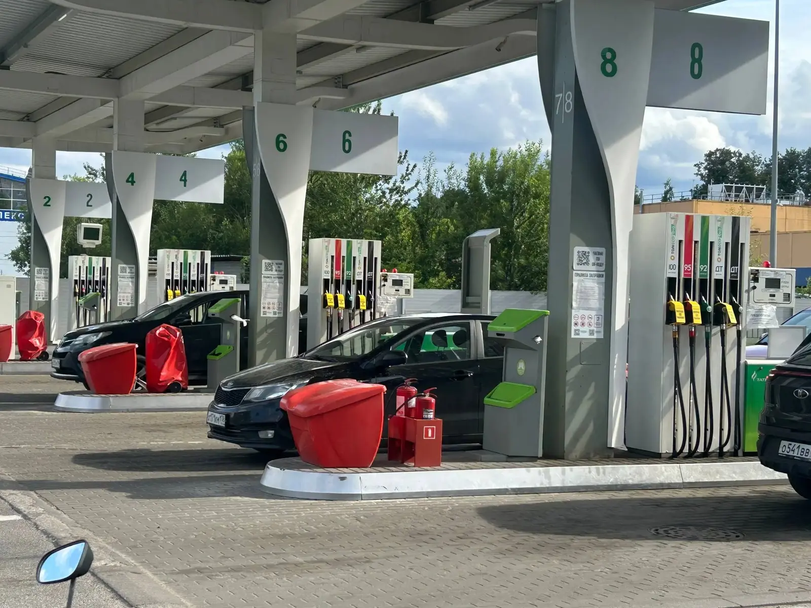 Так теперь выглядит обновленная заправка «Газпромнефти» на пересечении Витебского и Дун...