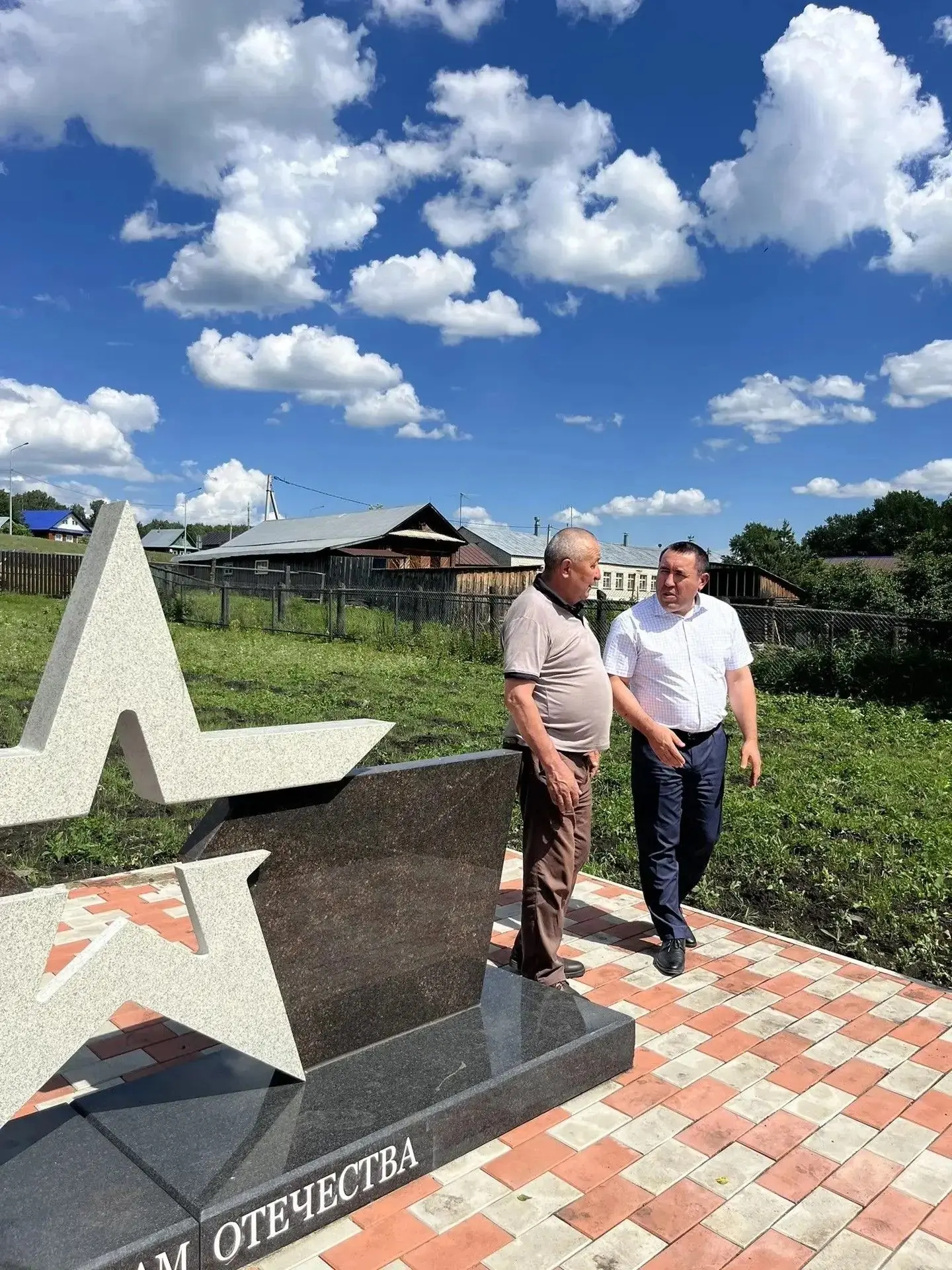 В рамках рабочей поездки в Абзаково проверил, как исполняются наказы, данные на прошлогоднем сходе г