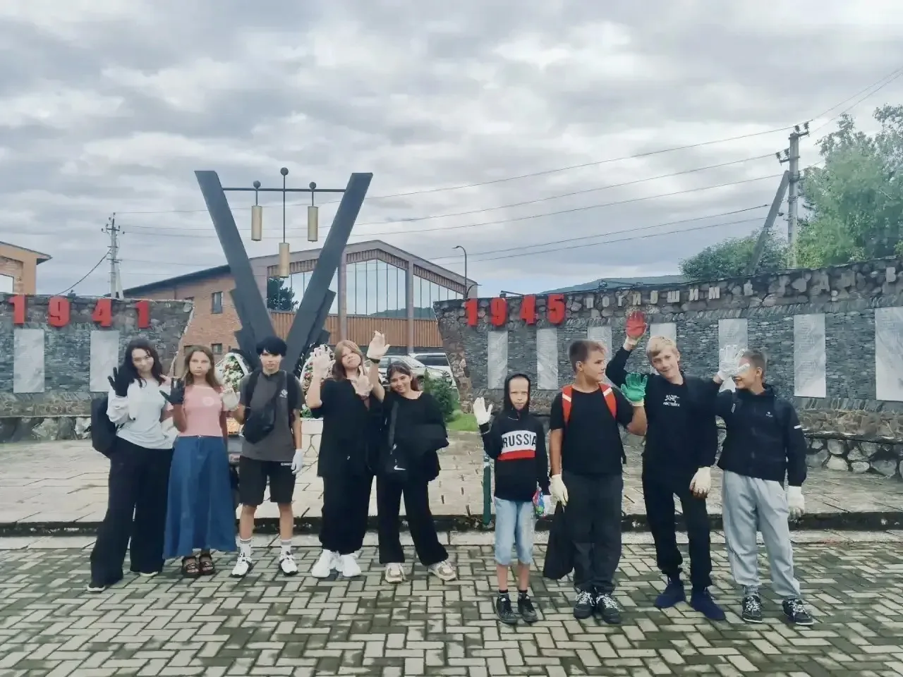 📖♻️Перед началом учебного года ученики нашей школы приняли участие в  субботнике по бл...