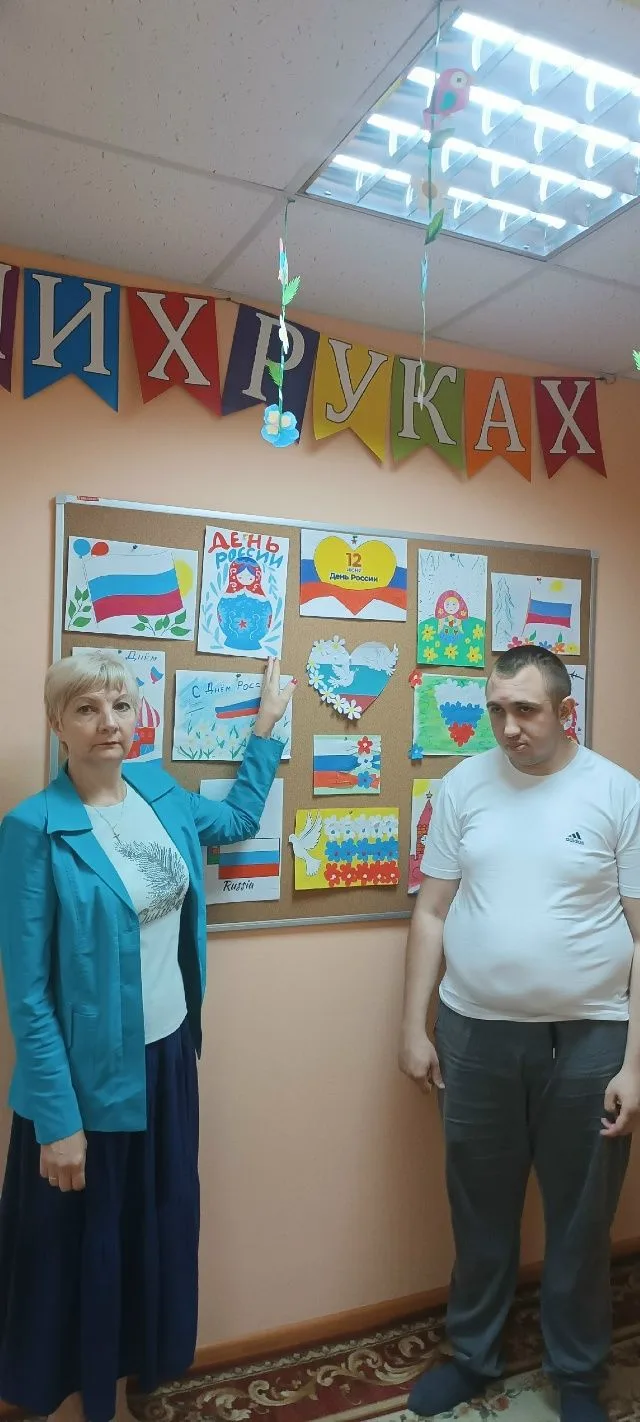 В Центре социальной реабилитации города Донецка " С надеждой на будущее " корпус 2 музыкальным руков